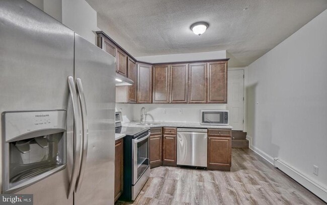 Building Photo - 204 N Port St Rental