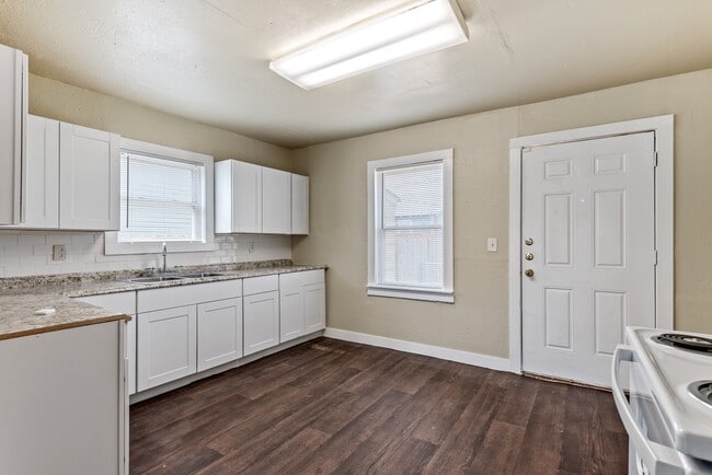 Photo - 4324 Avenue H