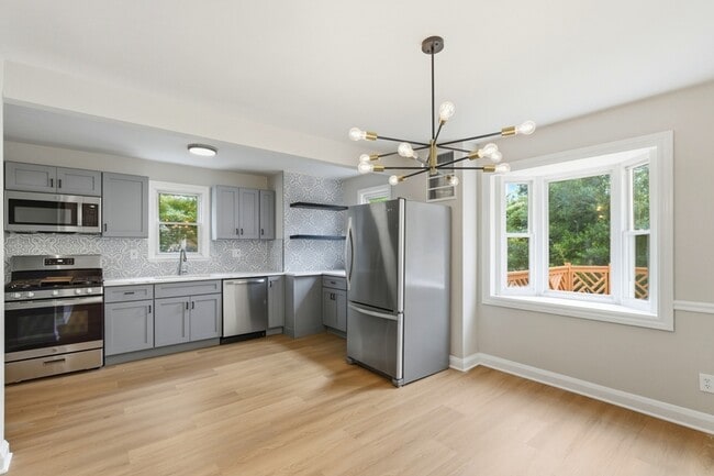 Photo - 3133 Willoughby Rd