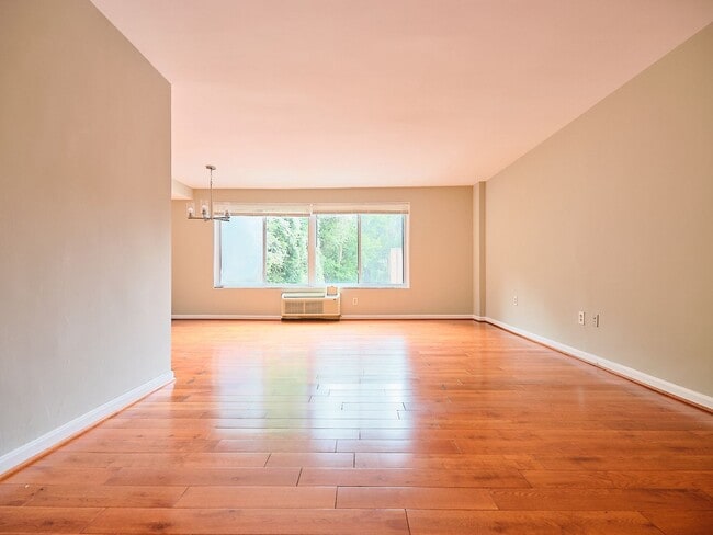 Photo - 4114 Davis Pl NW