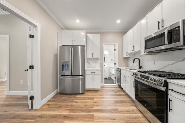 219 Mallory Ave Unit 3