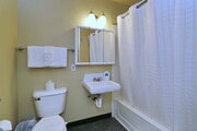 Studio, 1BA - 332 SF
