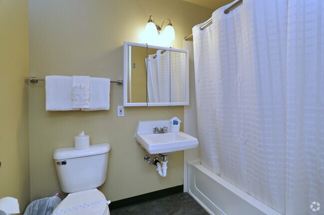Studio, 1BA - 332 SF