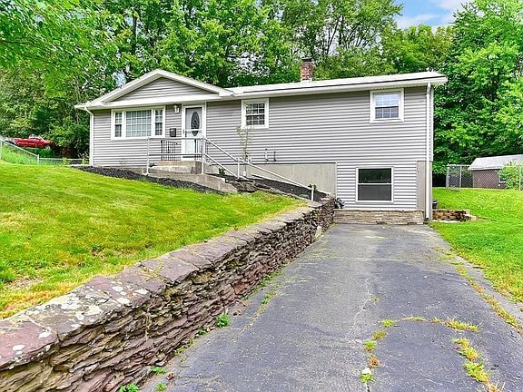 Building Photo - 7 Linden Dr