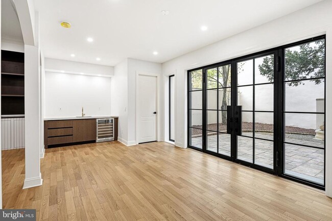 Photo - 321 S 3rd St