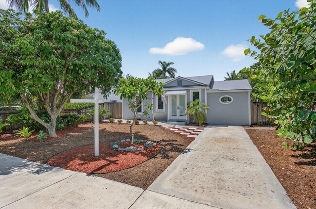 Building Photo - 817 N Palmway Rental