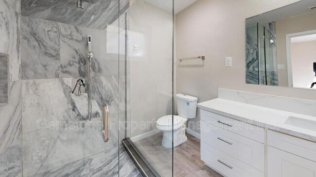 Photo - 4812 54th St