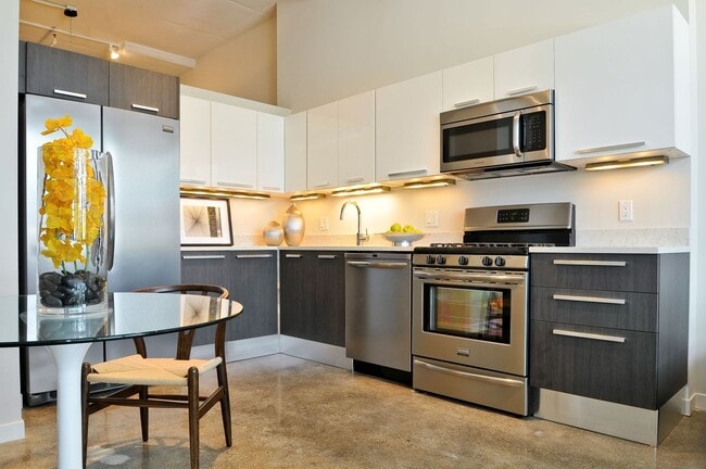 Photo - 1311 W Randolph St Unit 216