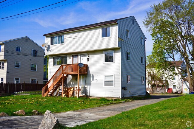 Building Photo - 5 Duck St Unit #3 Rental