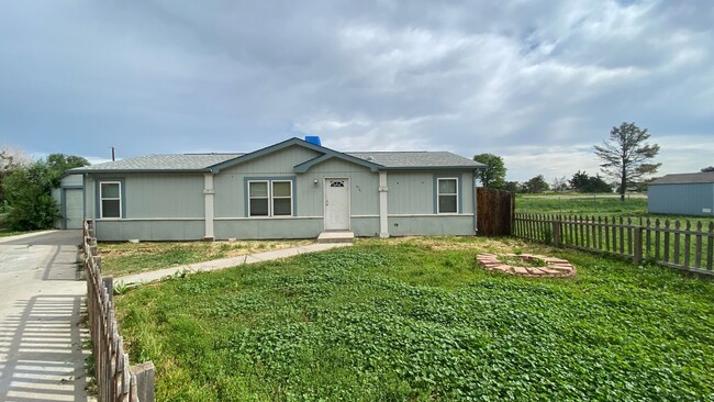 4 Bed 2 Bath and Garage in Commerce City - 4 Bed 2 Bath and Garage in Commerce City Casa