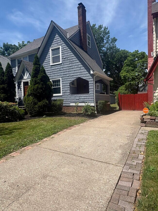 3953 Elmwood Rd