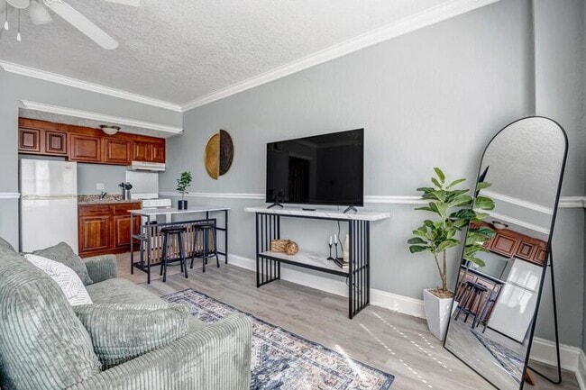 Photo - 311 W Ashley St