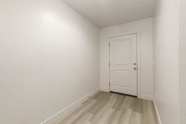 Photo - 3 bed | 2.5 bath | 2-car Townhome with Was...