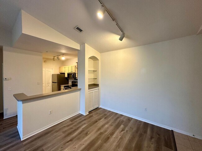 Photo - Recently Renovated 2BR/2BA Third Floor Uni... Unidad 1305