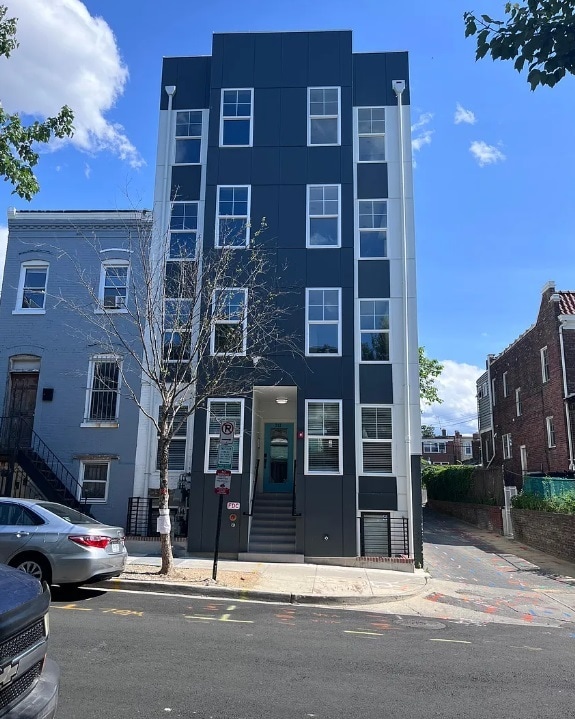 Building Photo - 712 Girard St NW Unit 6