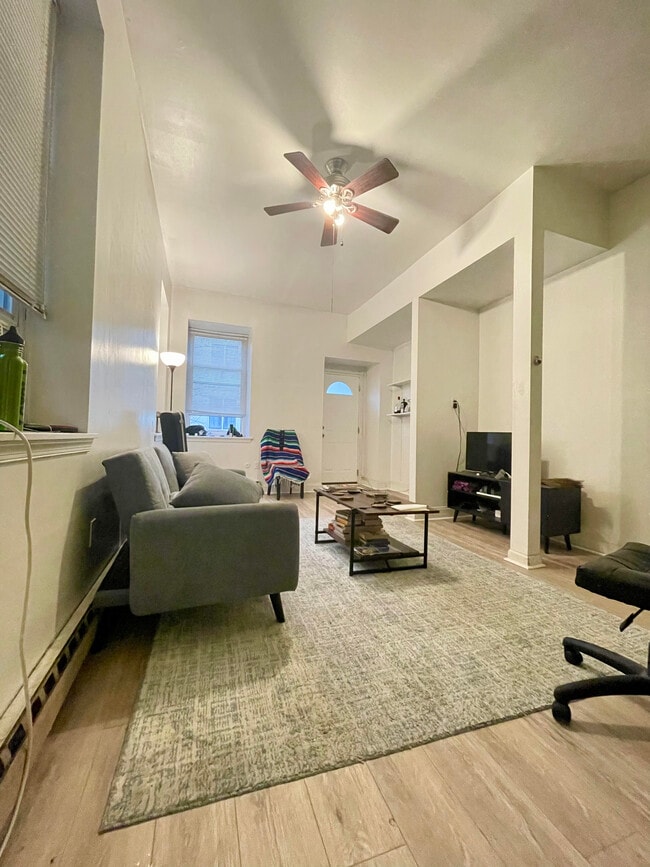 Building Photo - 1530 Mount Vernon St Unit Apt 2