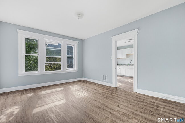 Photo - 350 Spring St