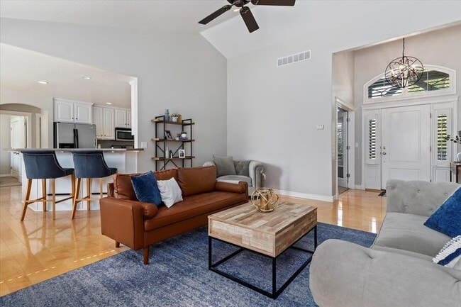 Photo - 739 S Kays Dr