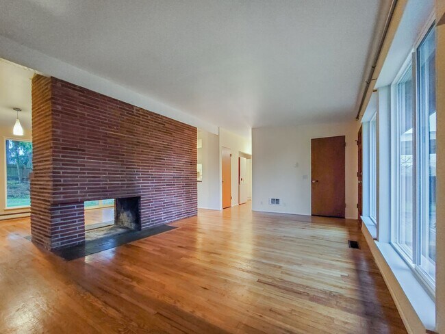 Photo - Cozy rambler with large outdoor space!!!