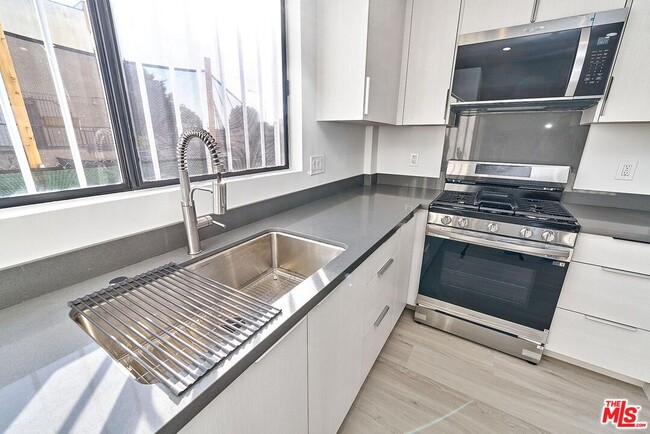 Photo - 536 N Oxford Ave