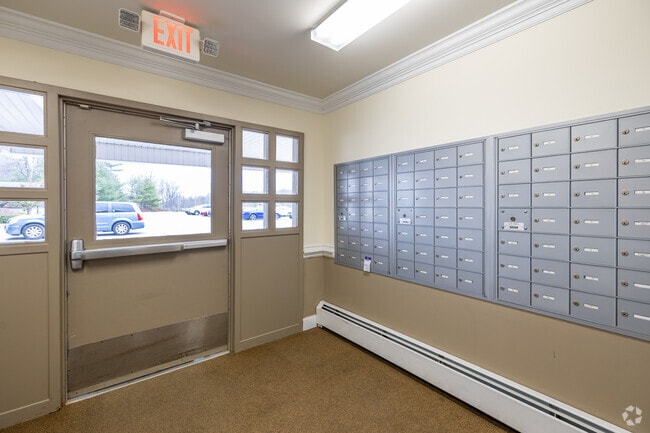 Entrada / Sala de correo - Regency Manor