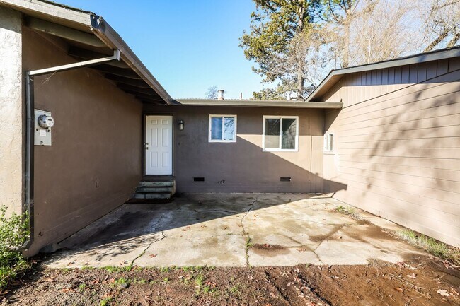 Photo - PURE Property Management Presents: 3 Bedroom 2 Bath in Santa Rosa!