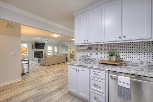 Photo - 204 Hogan Ln