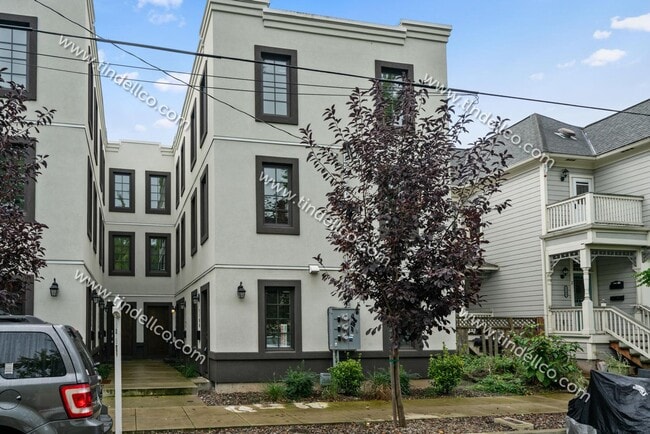 Building Photo - 1106-1110 SE Lincoln St Unit 1108