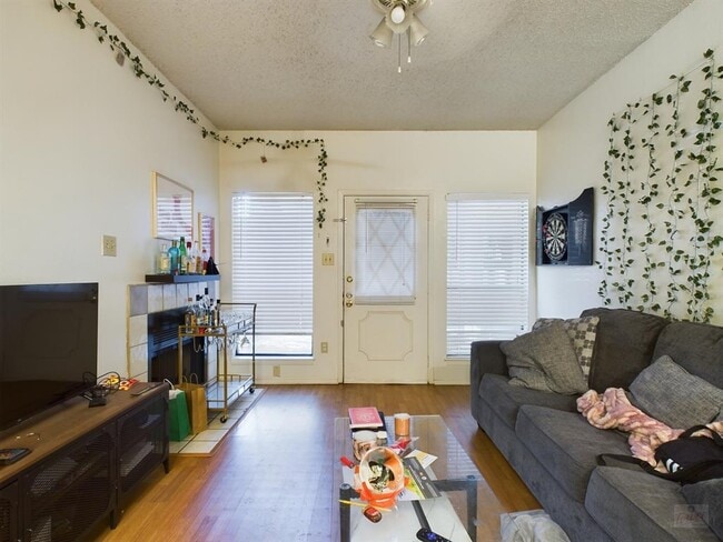 Photo - 806 W 24th St Unit 131