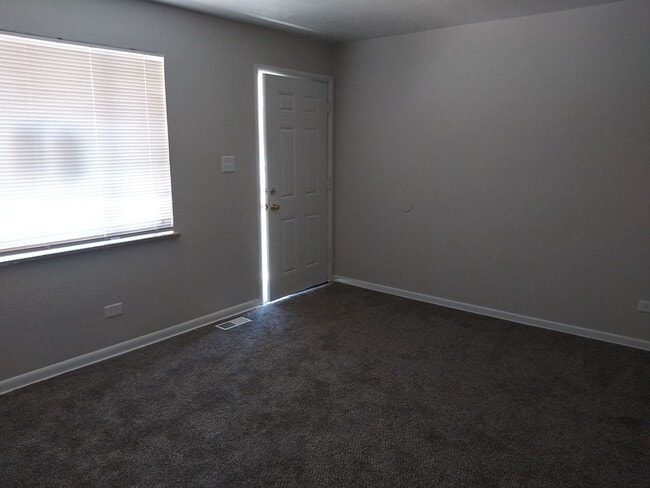 Building Photo - Are you ready for your new home? Unit 8335
