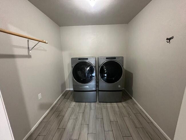 Laundry Room - 305 Mimosa St