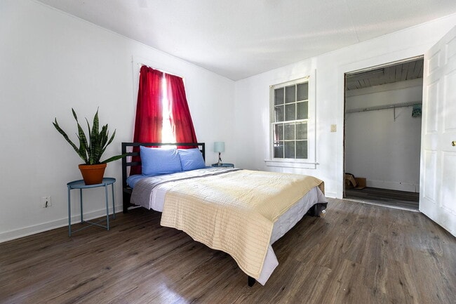Photo - THE CUSTER| Atlanta home just a 4-minute walk to the bus stop at Willingham Dr @ Colville Ave, of...