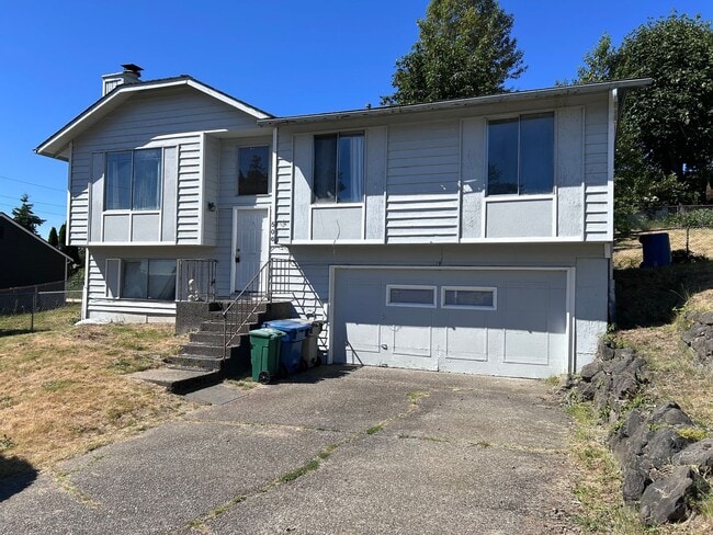 Building Photo - Updated 4BR Home in Renton's Victoria Park Neighborhood!