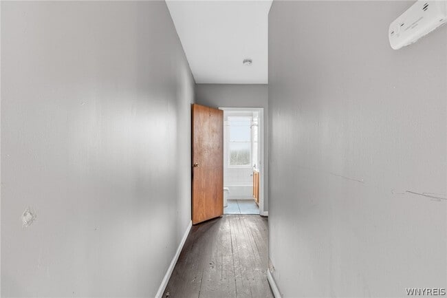 Photo - 2111 Seneca St