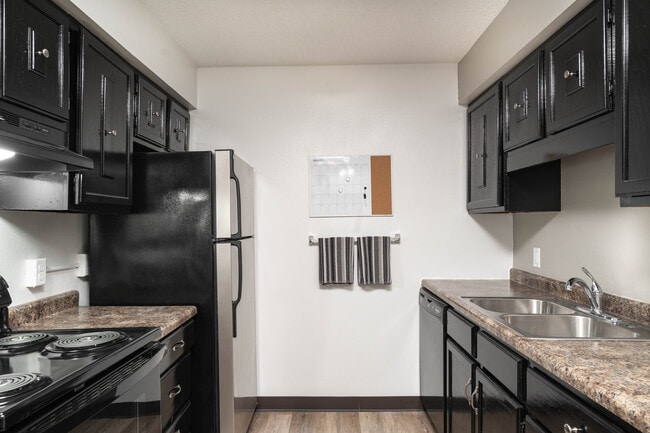 Building Photo - Thunder Ridge Apartments