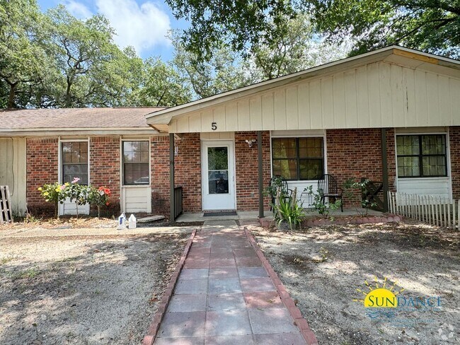 Building Photo - Cozy 2-Bed, 1.5-Bath Home with Flex Space ...