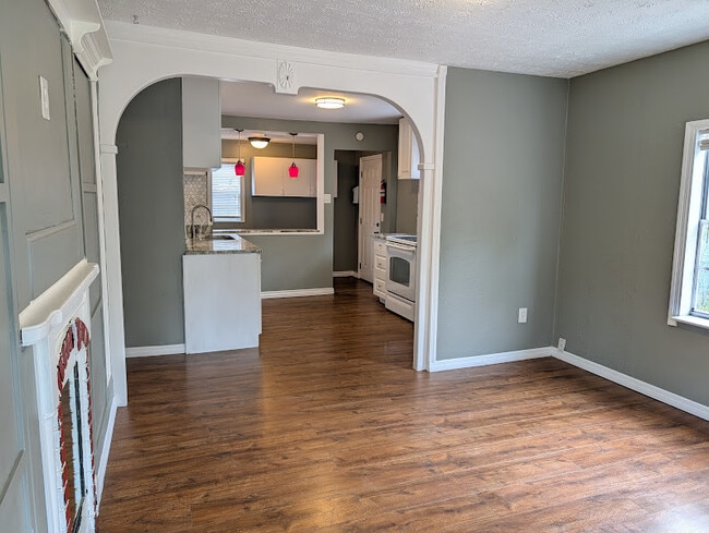 Photo - 1909 E 99th Ave