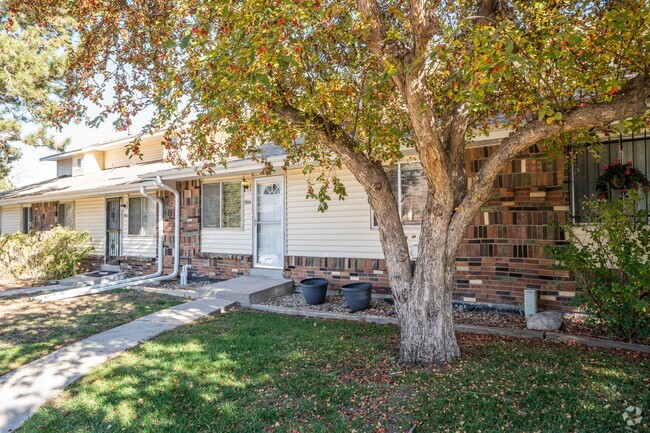 Building Photo - 954 S Miller St Rental