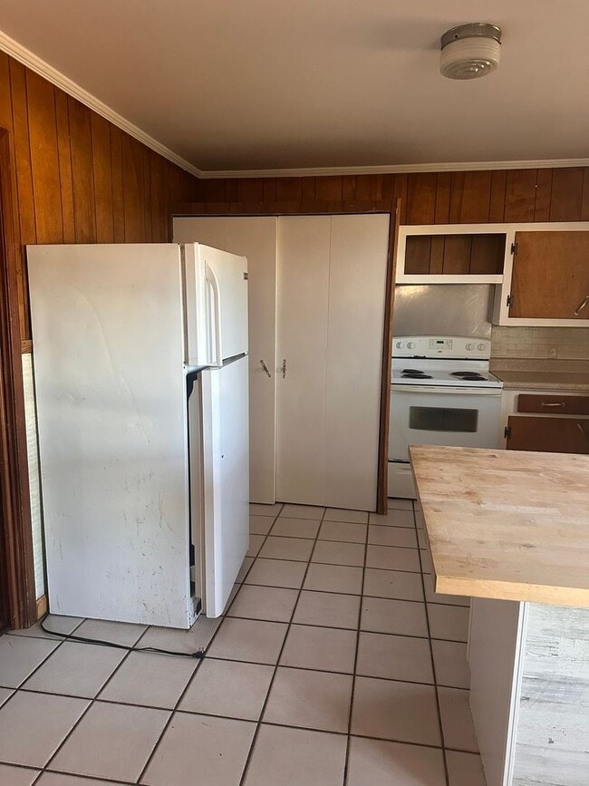 Photo - 1124 Erskine Rd