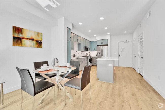 Building Photo - 635 Robinson Ave Rental