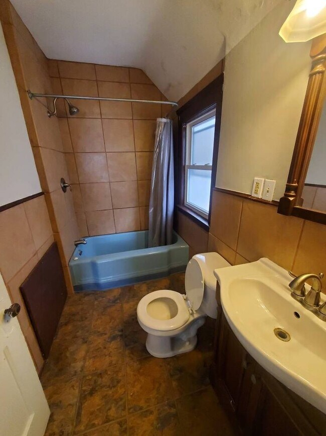 Photo - Charming 3-Bedroom Property in Prime Location (SECTION 8 VOUCHERS ACCEPTED)