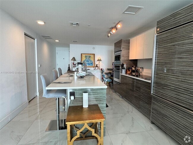 Building Photo - 460 NE 28th St Unit 3502 Rental