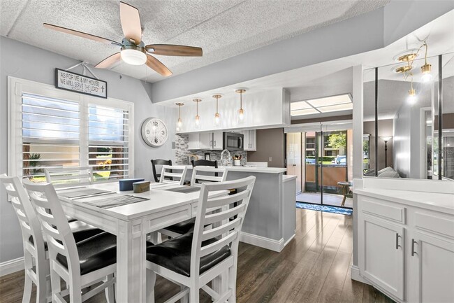 Photo - 237 Woodlake Wynde Unit 237