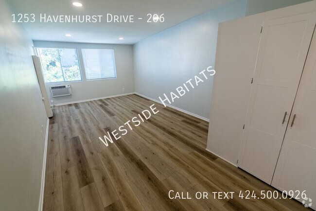 Building Photo - 1253 Havenhurst Dr Unit 206 Rental