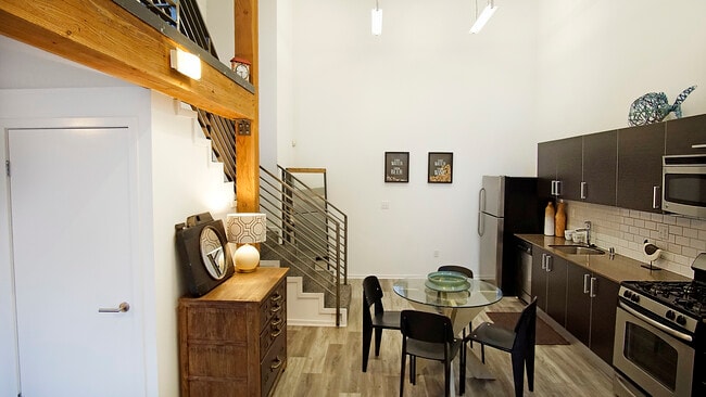 1x2 LOFT - Dining