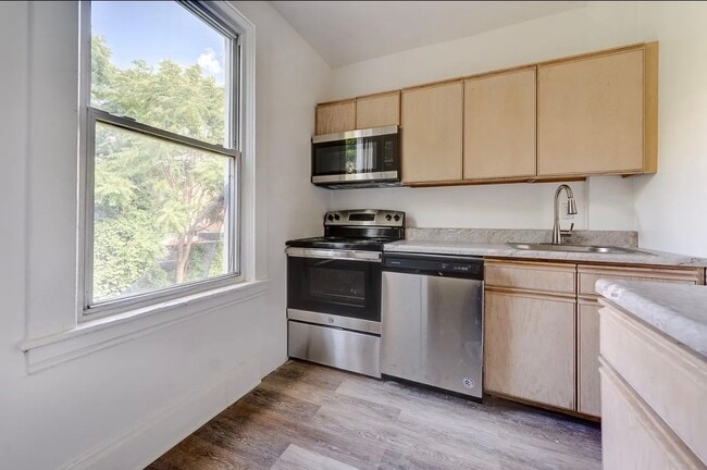 Photo - 3422 Ward St Unit ROOM RENTAL Floor 2