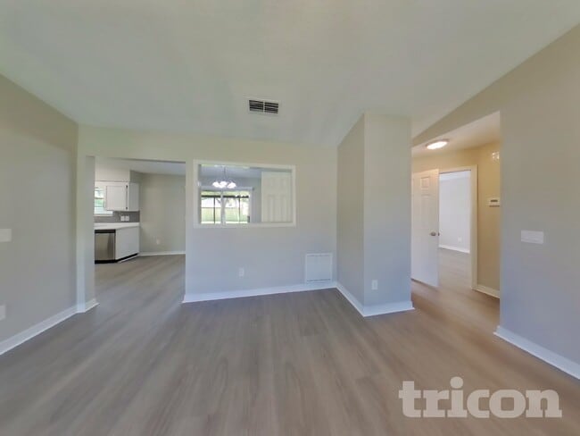 Photo - 1715 Farm Way
