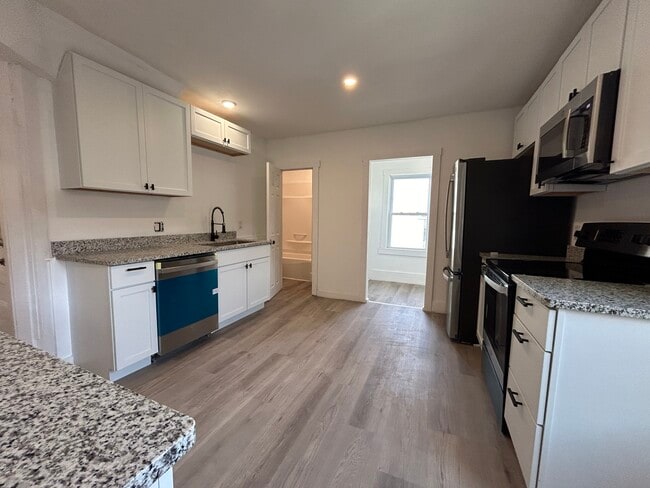 Kitchen - 174 Church St Unit 176-2