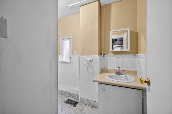 Photo - 2136 Lafayette St