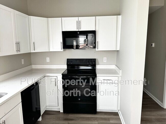 Photo - 215 Hartman St